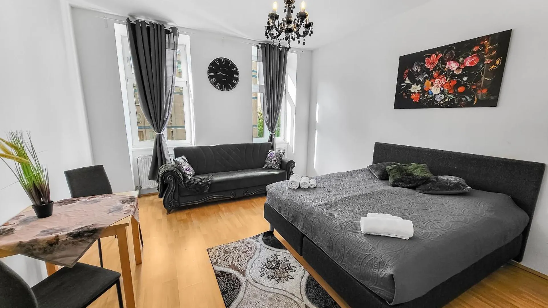 Elegant Three-Bedroom Suite Βιέννη