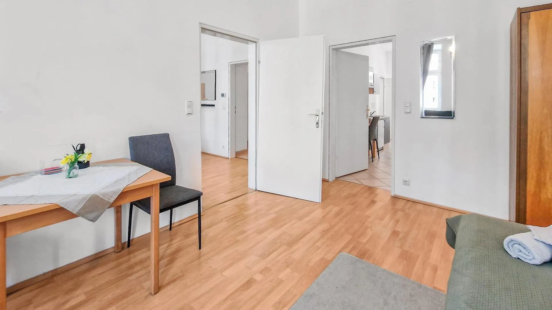 Διαμέρισμα Elegant Three-Bedroom Suite Βιέννη
