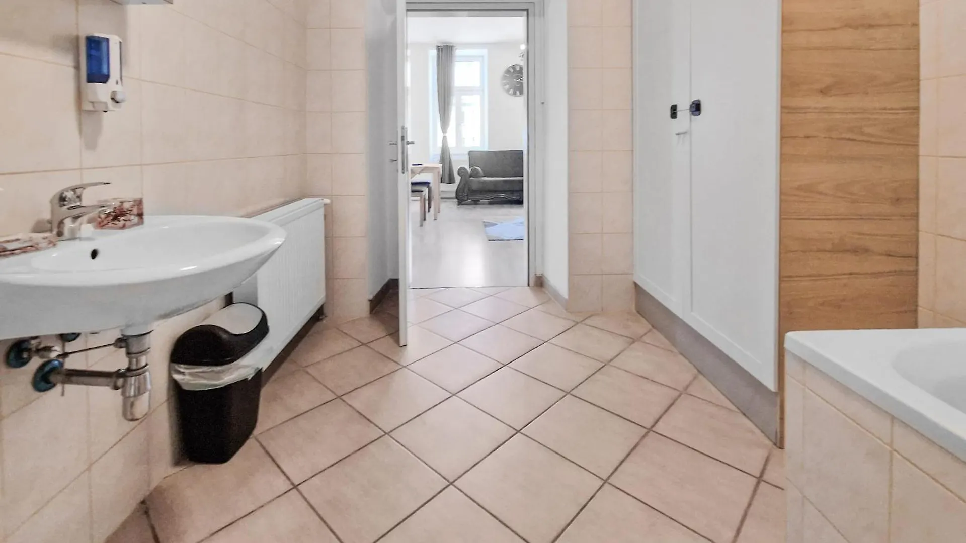Elegant Three-Bedroom Suite Βιέννη 0*,