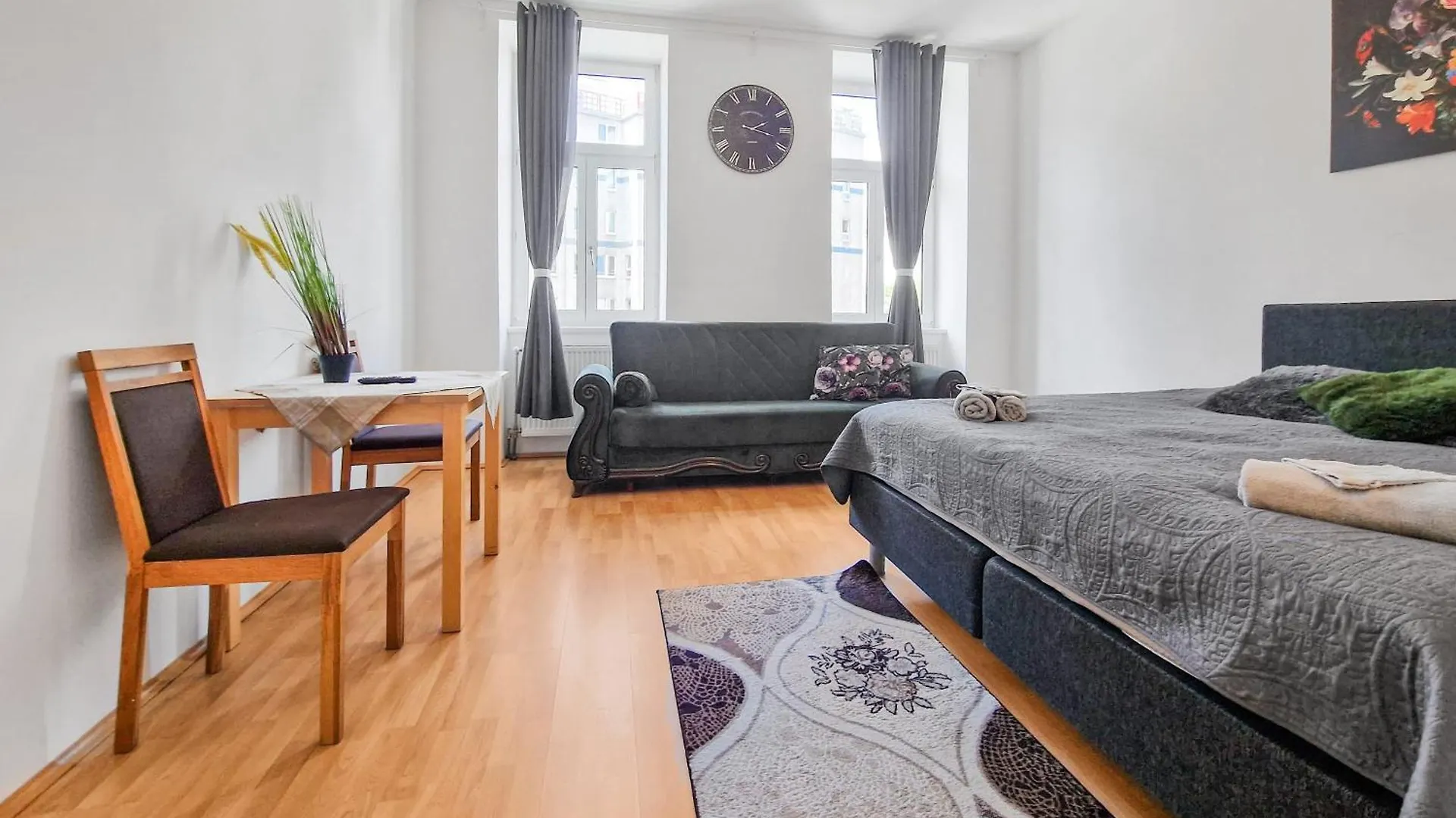 Διαμέρισμα Elegant Three-Bedroom Suite Βιέννη