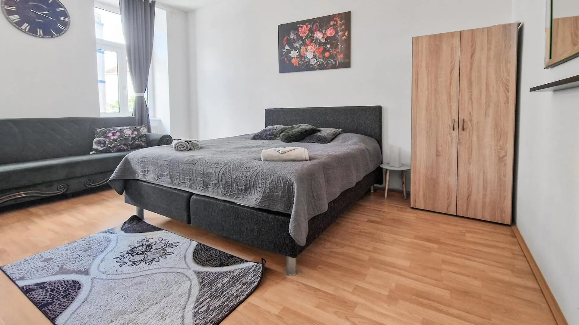 Διαμέρισμα Elegant Three-Bedroom Suite Βιέννη